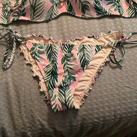 String Bikini - Picture 2 of 3